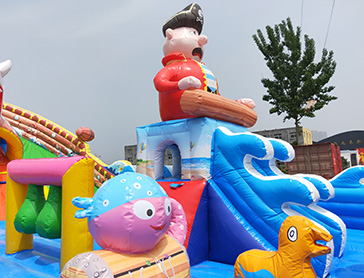 Giant-shark-attack-Inflatable-Castle-11