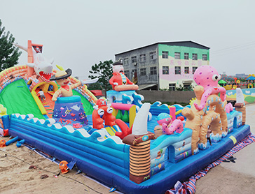 Giant-shark-attack-Inflatable-Castle-12