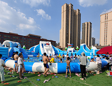 Ice-and-Snow-World-Inflatable-Castle-10