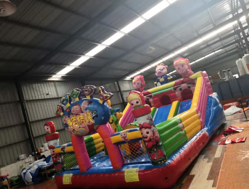 GG Bond Inflatable Castle