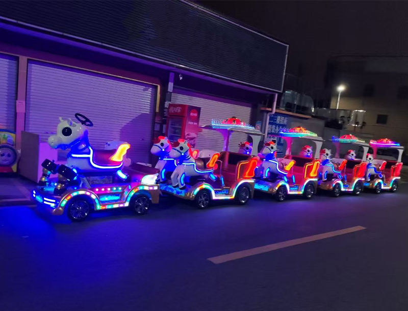 Royal carriage trackless train