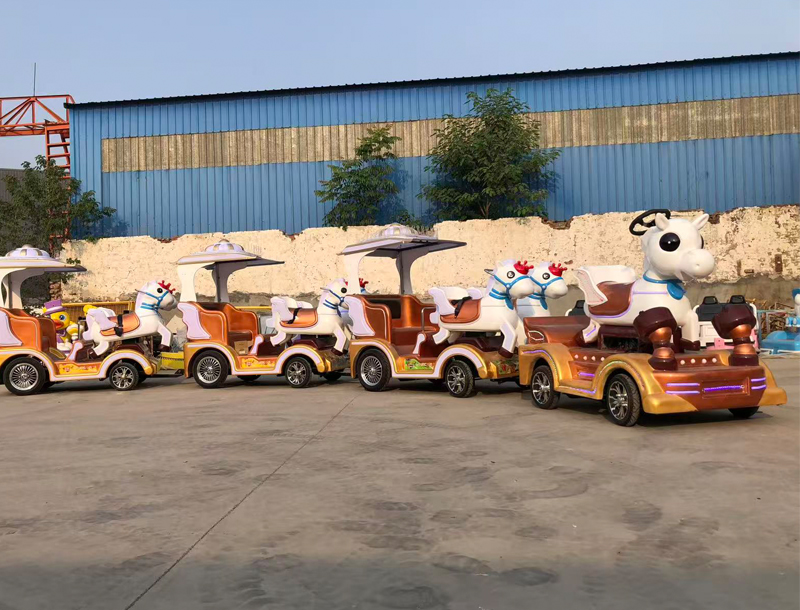 Royal carriage trackless train