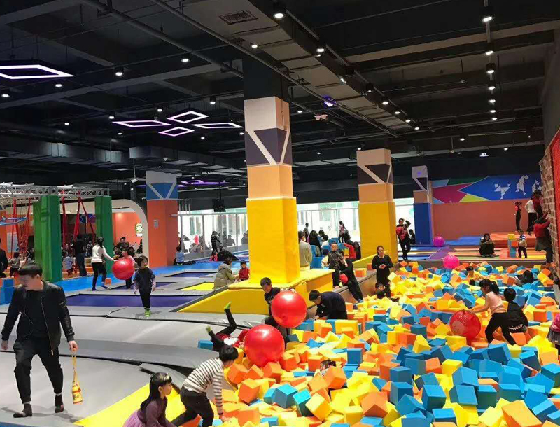 amusement park indoor jumping trampoline