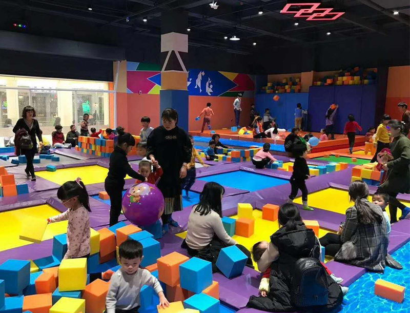 amusement park indoor jumping trampoline