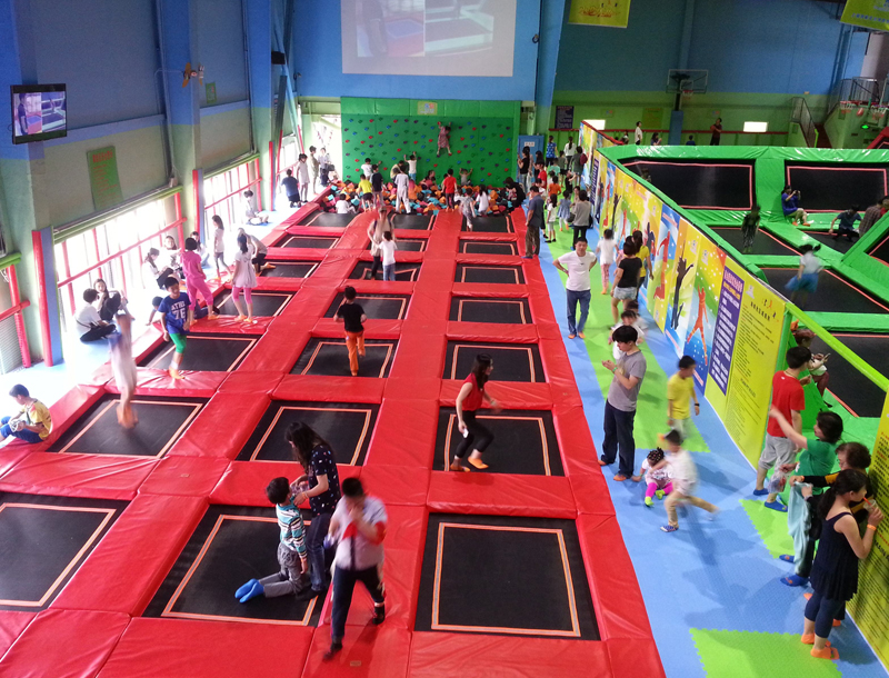 amusement park indoor jumping trampoline